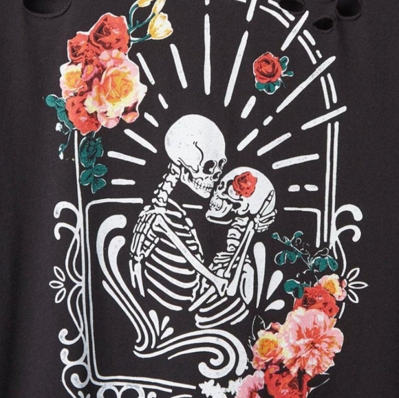 TORRID Skeleton Graphic Relaxed Fit Scoop Neck Destructed Tee Size 0/12/L NWT - Picture 2 of 10